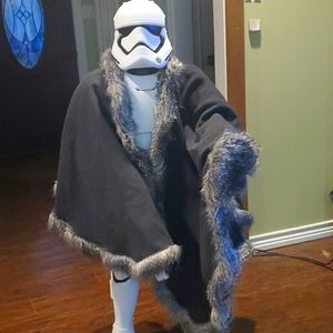 Chico's gray cape with faux fur trim